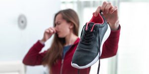 ترفندهای جلوگیری از بوی نامطبوع کفش‌ها